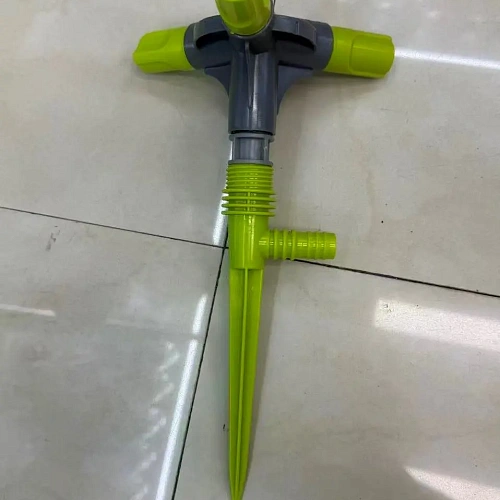 Разбрызгиватель "Green" на колышке 3 лейки 26см. ДоброСад